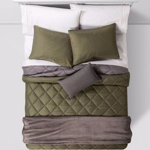 New! King Solid Microfiber 5-Piece bed set olive